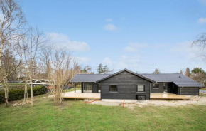 Nice Home In Tisvildeleje With Wifi